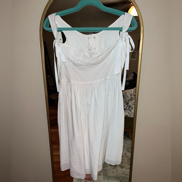 Kitteny Gency Dress - Picture 4 of 9